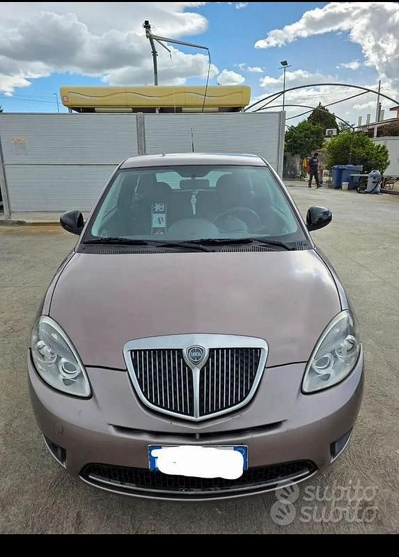 Usata Lancia Ypsilon 75 CV (55 kW) 2011 Utilitaria