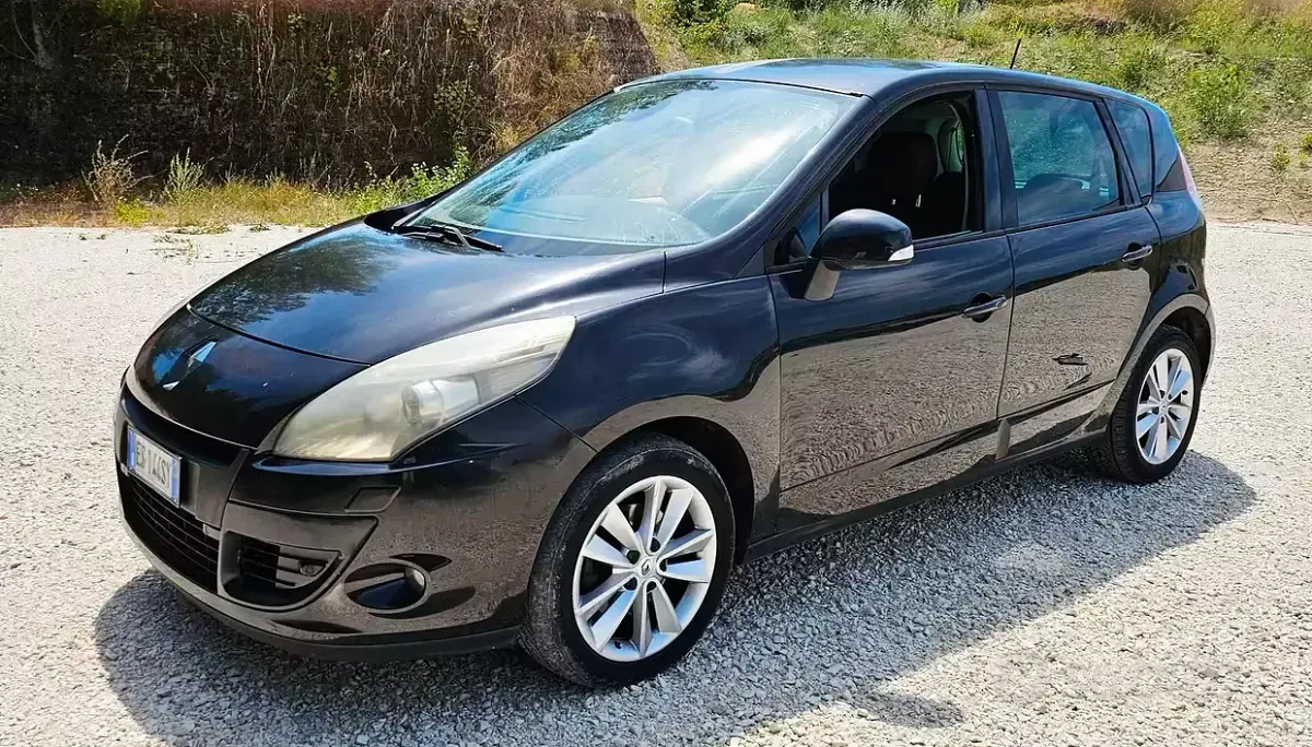 Usata Renault Scénic Dynamique 130 CV (95 kW) 2010 Nero Monovolume