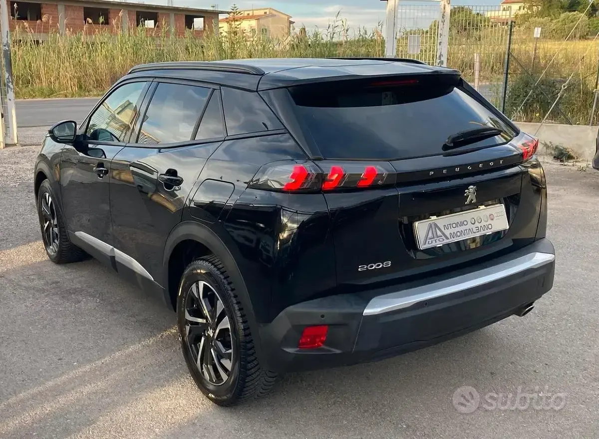 Usata Peugeot 2008 Allure 131 CV (96 kW) 2022 Nero SUV