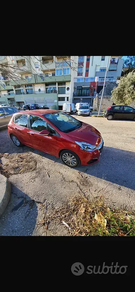 Usata Peugeot 208 82 CV (60 kW) 2017 Rosso Utilitaria