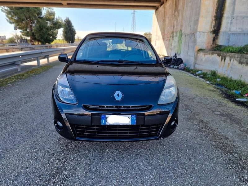 Usata Renault Clio II Dynamique 75 CV (55 kW) 2010 Nero Berlina
