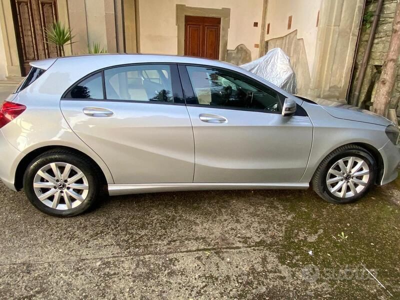 Usata Mercedes A180 109 CV (80 kW) 2017 Grigio Utilitaria