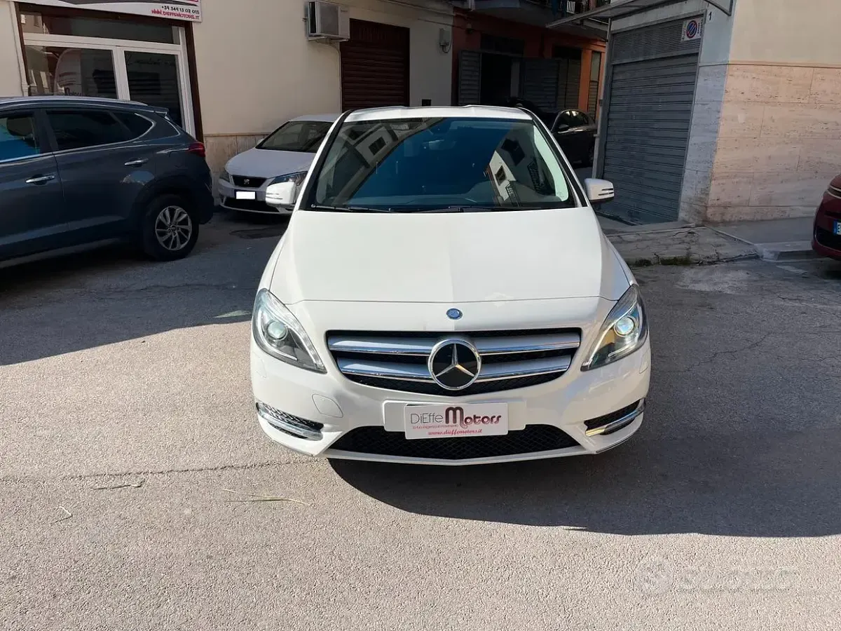 Usata Mercedes B200 Premium 136 CV (100 kW) 2013 Bianco Utilitaria