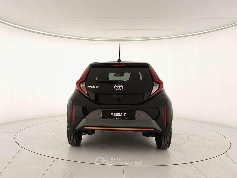 Usata Toyota Aygo X Limited 72 CV (52 kW) 2022 Verde scuro SUV
