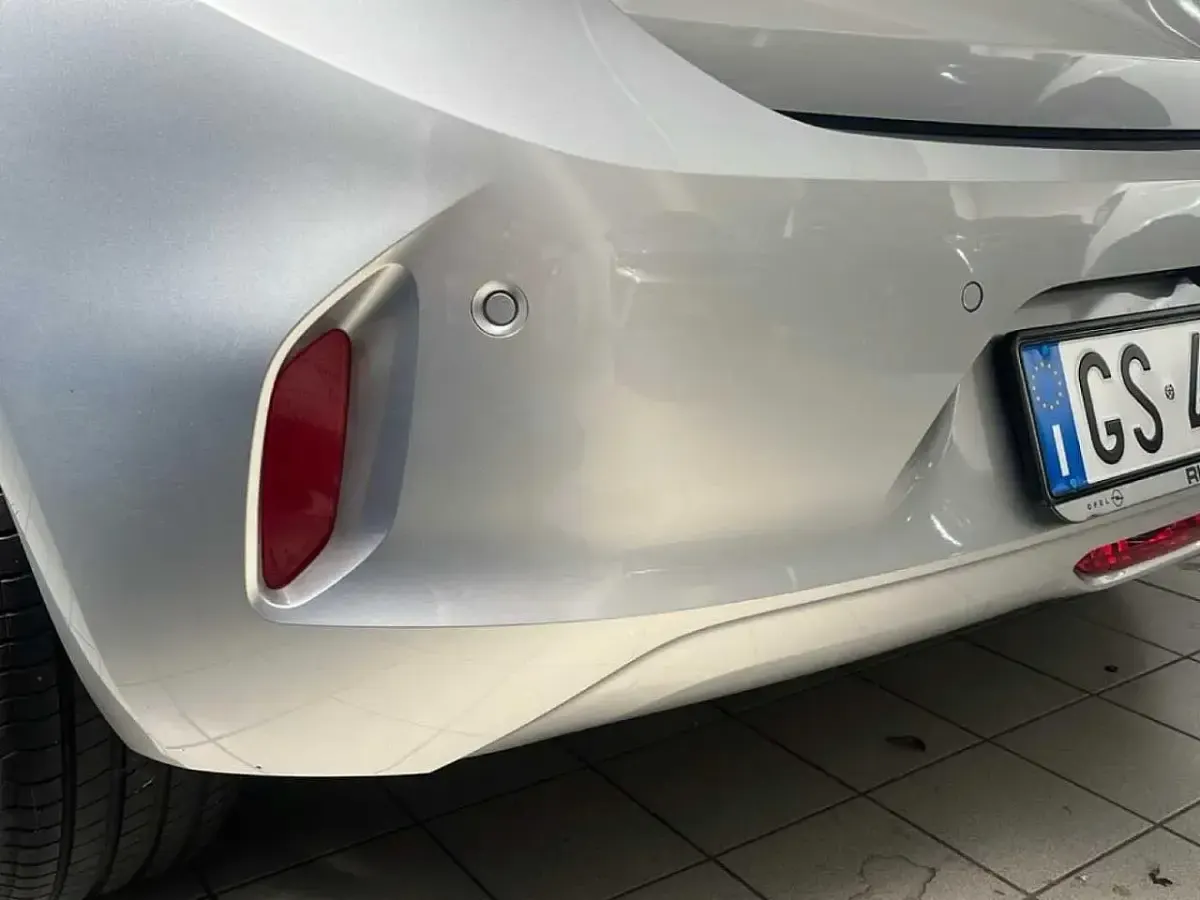 Usata Opel Corsa 101 CV (74 kW) 2024 Argento Utilitaria