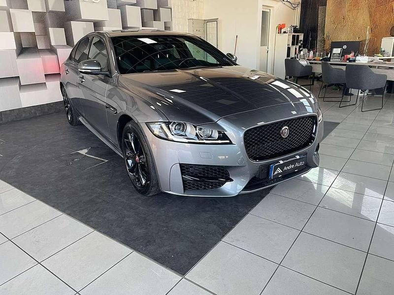 Usata Jaguar XF R-Sport 179 CV (131 kW) 2019 Grigio Berlina
