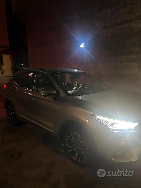 Usata MG ZS Luxury 106 CV (77 kW) 2023 Grigio SUV