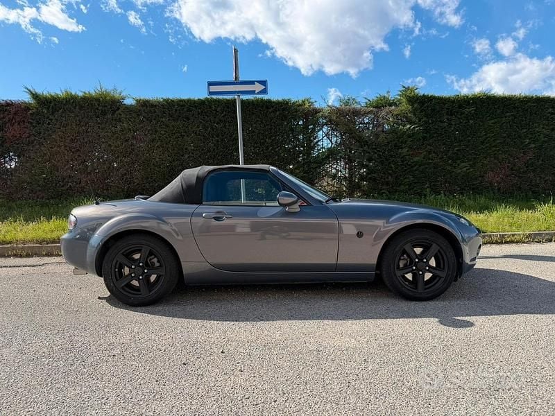 Usata Mazda MX5 Essence 126 CV (92 kW) 2007 Grigio Cabrio