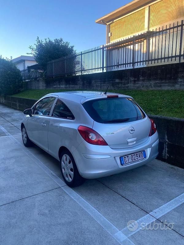 Usata Opel Corsa 54 CV (39 kW) 2009 Grigio Utilitaria