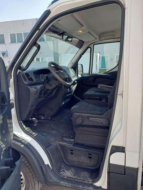 Usata Iveco Daily 136 CV (100 kW) 2021 Bianco Furgone