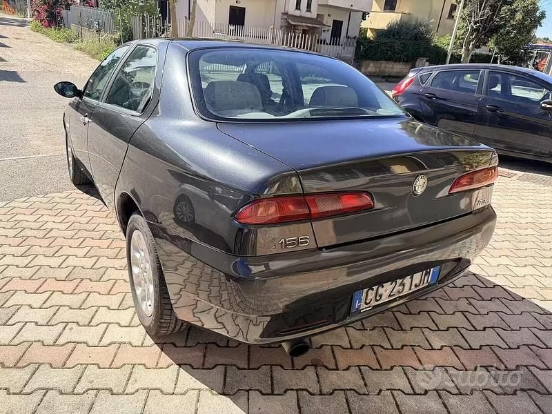 Usata Alfa Romeo 156 140 CV (102 kW) 2003 Nero Utilitaria