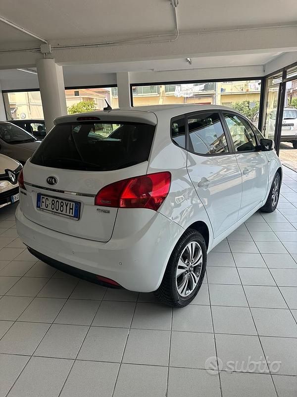 Usata Kia Venga 90 CV (66 kW) 2017 Bianco Utilitaria
