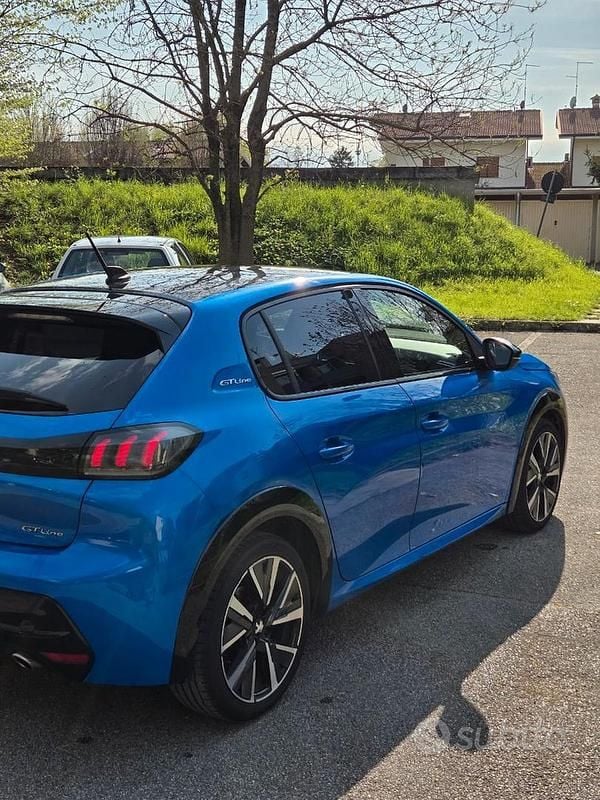 Usata Peugeot 208 GT-line 102 CV (75 kW) 2020 Blu Utilitaria