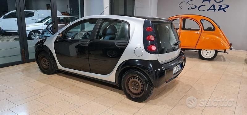 Usata Smart ForFour Pure 74 CV (54 kW) 2005 Nero Utilitaria