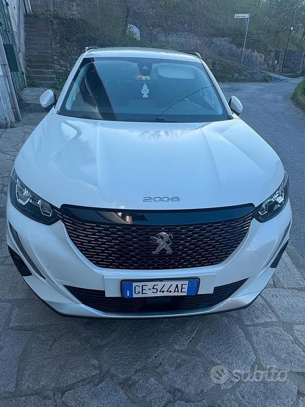 Usata Peugeot 2008 Allure 102 CV (75 kW) 2021 Bianco SUV