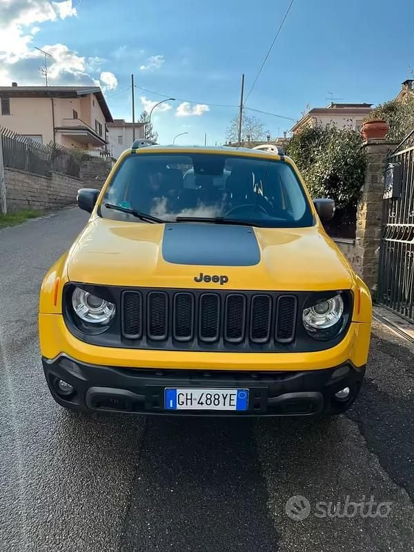 Usado Jeep Renegade Trailhawk 170 CV (125 kW) 2016 Amarillo SUV