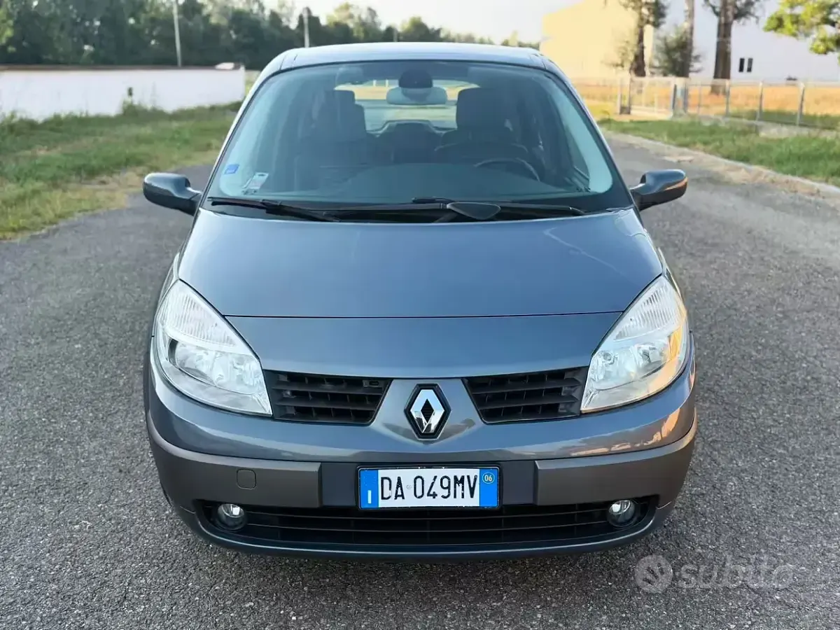 Usata Renault Grand Scénic II 130 CV (95 kW) 2006 Grigio Monovolume