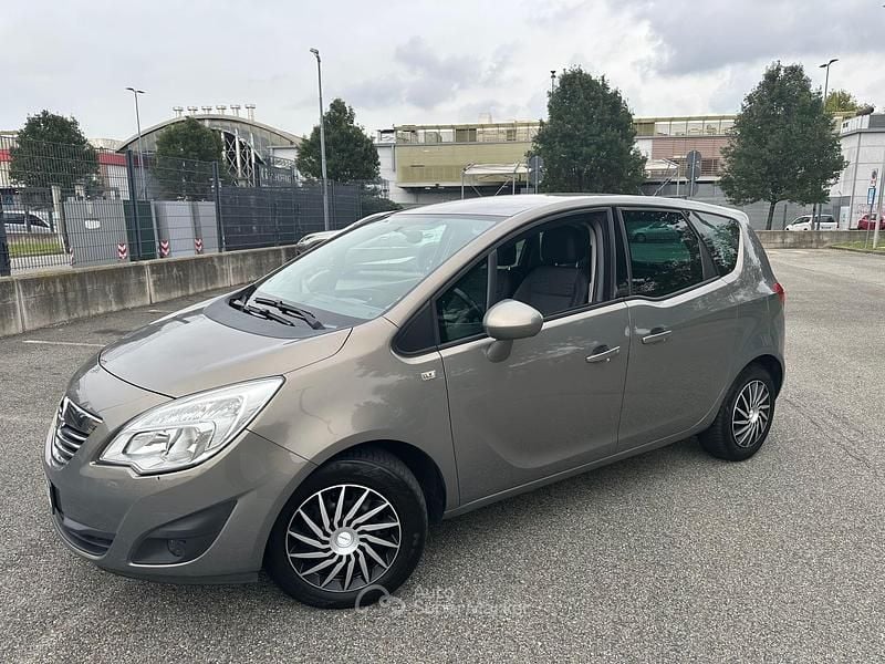 Usata Opel Meriva 120 CV (88 kW) 2013 Bronze Monovolume