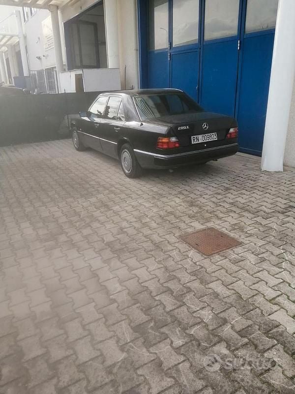 Usata Mercedes E200 1999 Nero Berlina