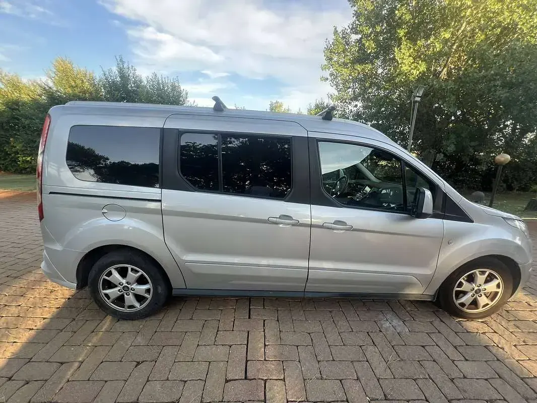 Usata Ford Tourneo Connect Titanium 120 CV (88 kW) 2015 Argento Monovolume