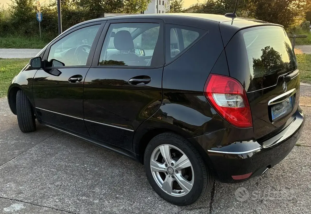 Usata Mercedes A180 Avantgarde 116 CV (85 kW) 2013 Nero Utilitaria