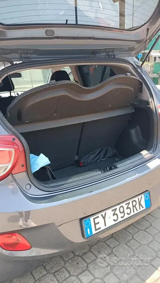 Usata Hyundai i10 69 CV (50 kW) 2015 Grigio Utilitaria