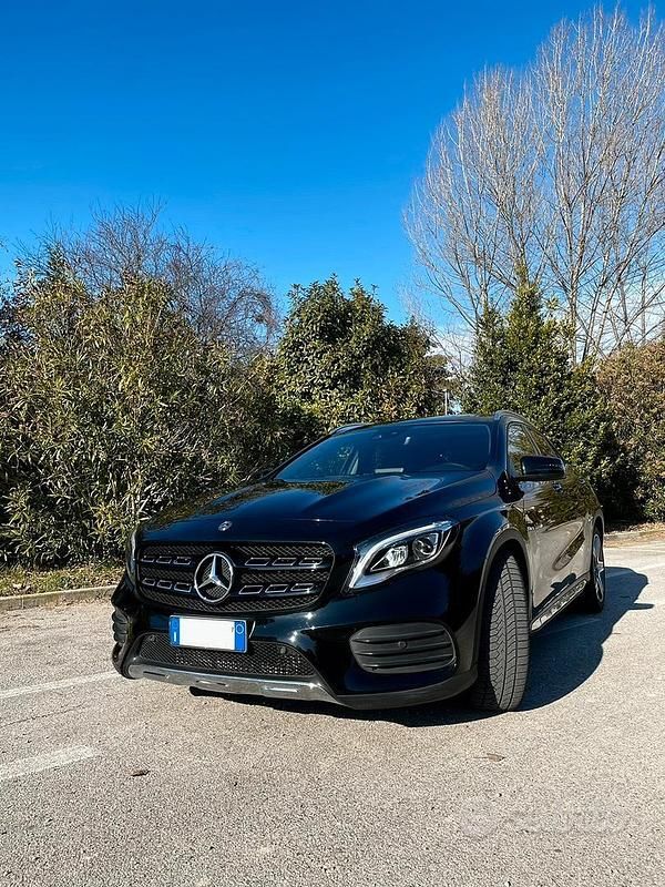 Usata Mercedes GLA200 Premium 136 CV (100 kW) 2017 Nero SUV