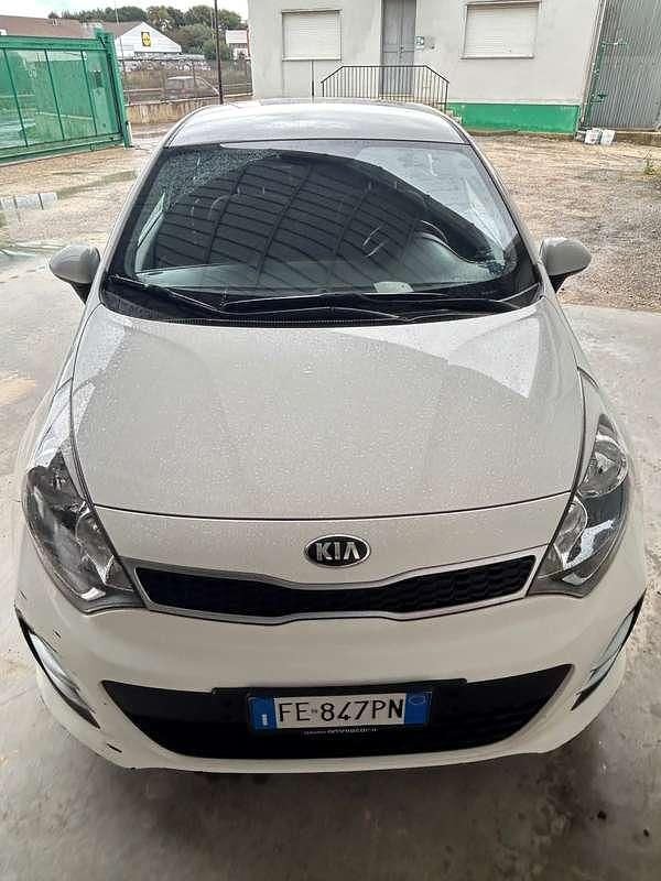 Usata Kia Rio 83 CV (61 kW) 2016 Bianco Utilitaria