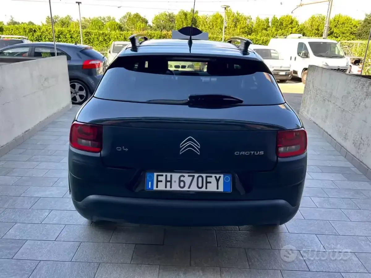 Usata Citroën C4 Shine 99 CV (72 kW) 2017 Nero SUV