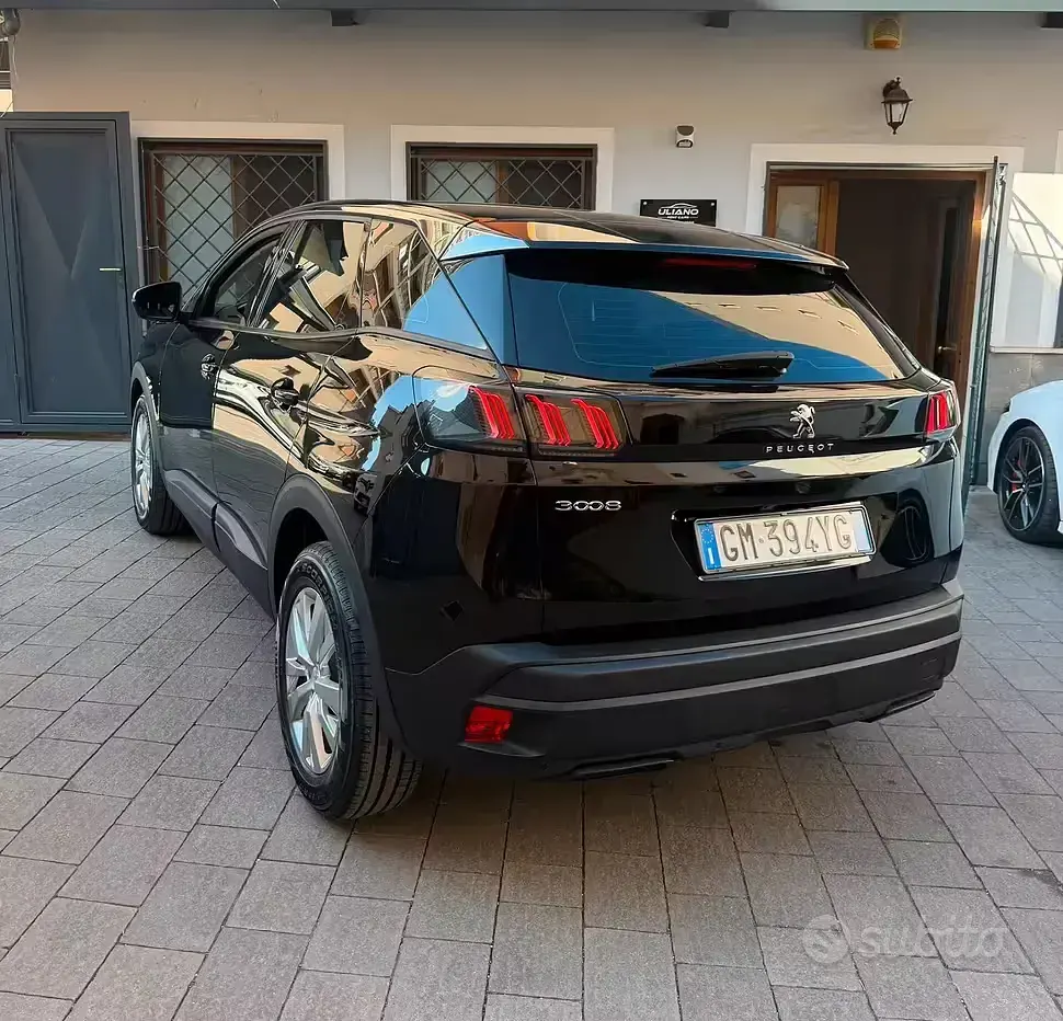 Usata Peugeot 3008 Active 131 CV (96 kW) 2023 Nero SUV