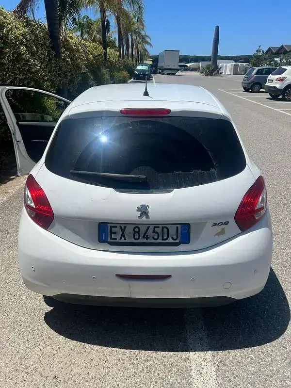 Usata Peugeot 208 Active 68 CV (50 kW) 2014 Bianco Utilitaria
