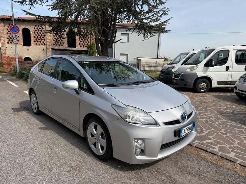 Usata Toyota Prius 99 CV (72 kW) 2010 Argento Utilitaria