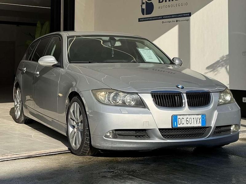 Argento Usata 2006 BMW 320 Station wagon | 3490 € (Buon prezzo) - Immagine 1/4