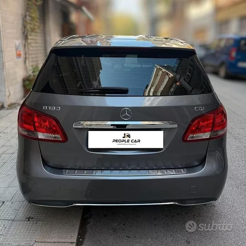 Usata Mercedes B180 Executive 109 CV (80 kW) 2015 Grigio Monovolume