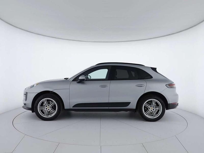 Usata Porsche Macan 245 CV (180 kW) 2021 Argento dolomite metallizzato SUV