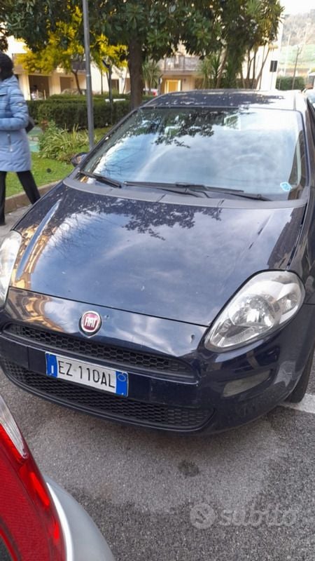 Blu Usata 2015 Fiat Punto Street Due volumi | 3800 € (Buon prezzo) - Immagine 1/4