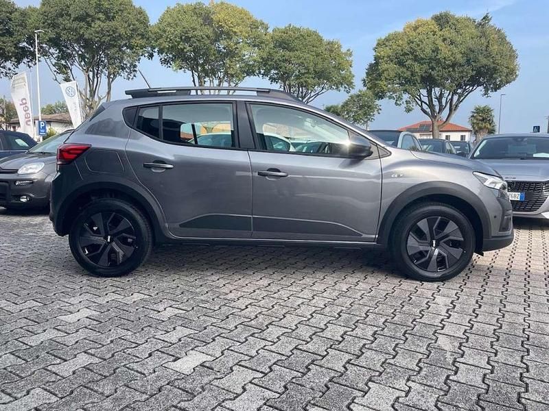 Nuova Dacia Sandero Expression 101 CV (74 kW) 2025 Grigio scuro Utilitaria