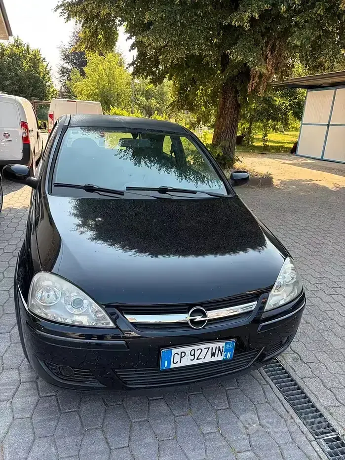 Usata Opel Corsa 69 CV (50 kW) 2004 Nero Utilitaria