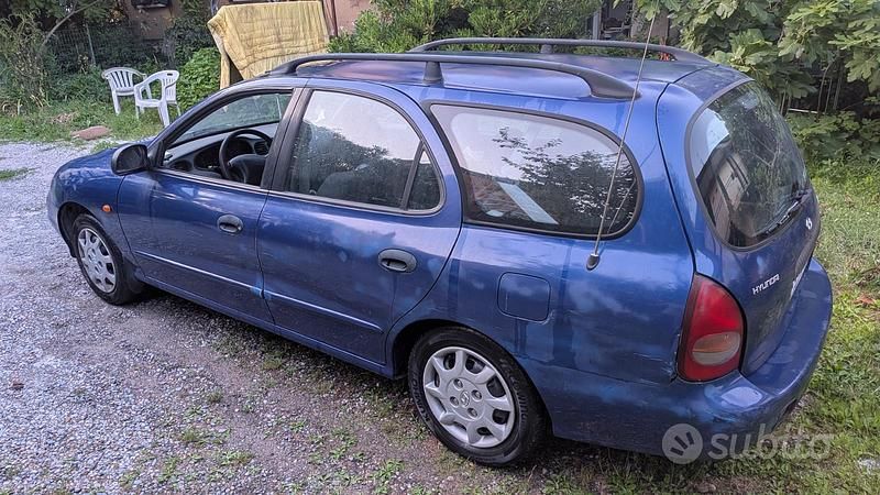 Usata Hyundai Lantra 114 CV (83 kW) 2000 Blu Berlina