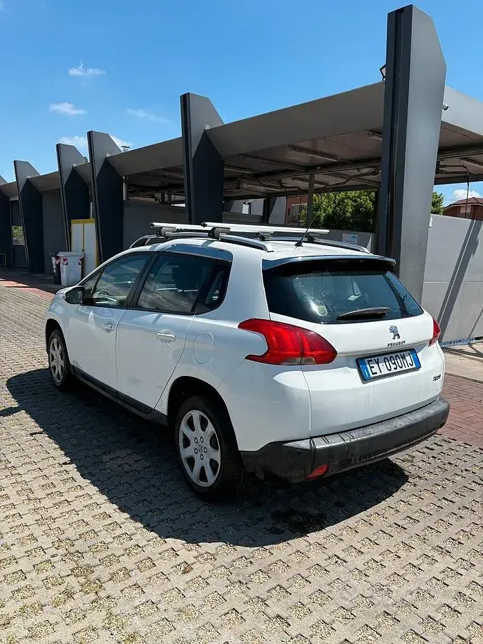 Usata Peugeot 2008 Allure 82 CV (60 kW) 2015 Bianco SUV