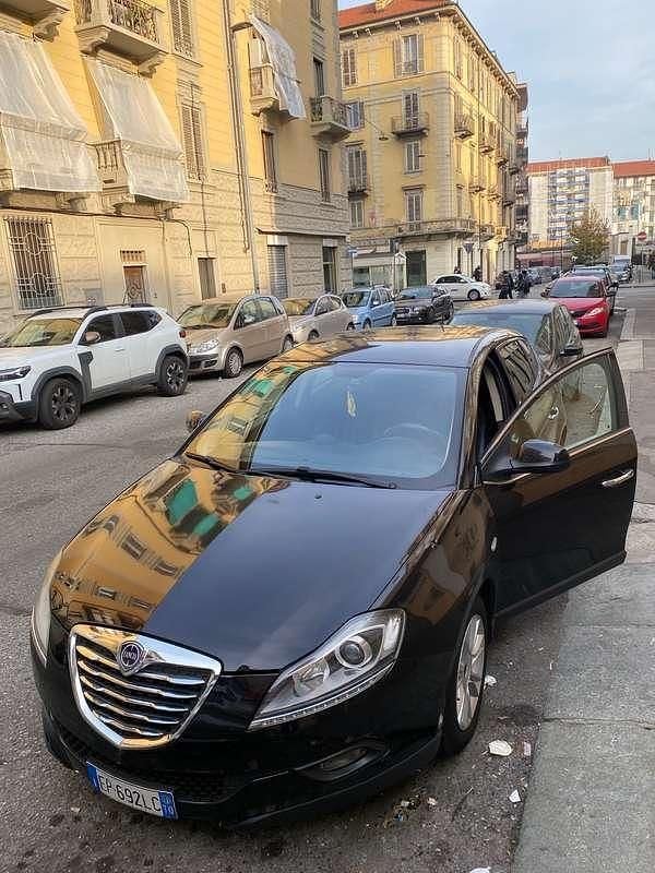 Nero Usata 2012 Lancia Delta Due volumi | 3900 € (Buon prezzo) - Immagine 1/4