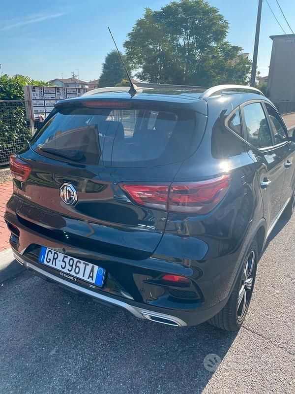 Usata MG ZS Comfort 106 CV (77 kW) 2023 Nero Berlina