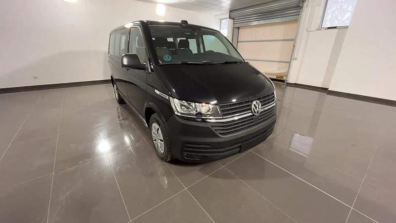 Usata VW Caravelle 150 CV (110 kW) 2023 Deep black perlato Monovolume