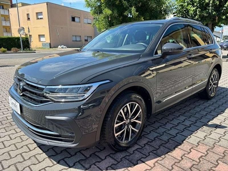 Usata VW Tiguan Business 150 CV (110 kW) 2023 Grigio pestello SUV