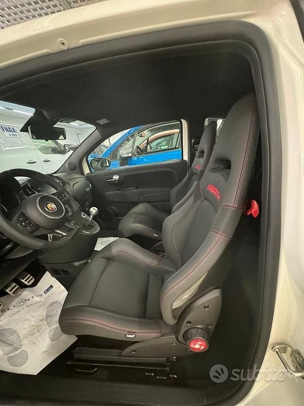 Usata Abarth 695 180 CV (132 kW) 2024 Bianco Utilitaria