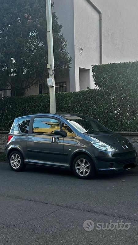 Usata Peugeot 1007 70 CV (51 kW) 2006 Grigio Monovolume
