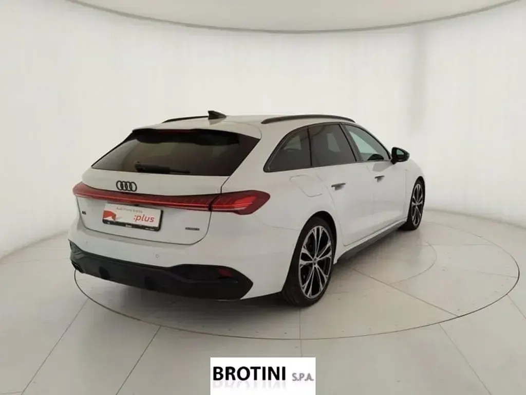Usata Audi A5 S-Line 204 CV (150 kW) 2025 Bianco metallizzato Station wagon