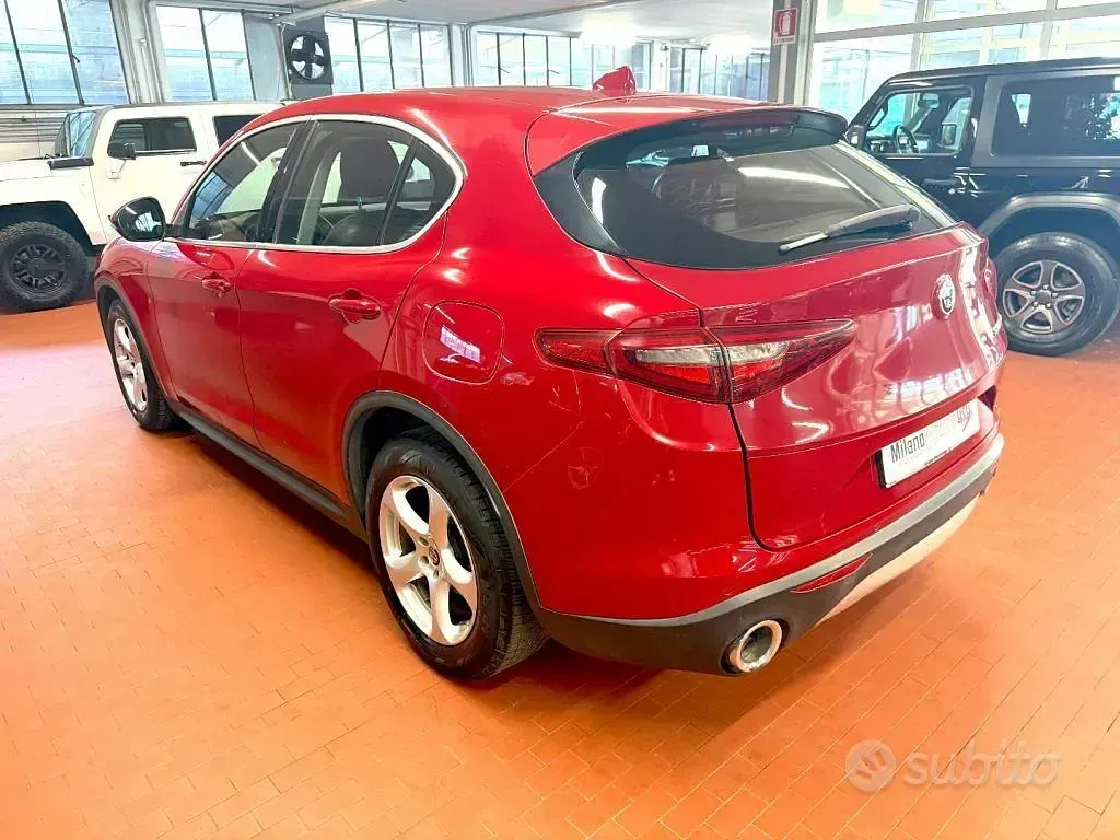 Begagnad Alfa Romeo Stelvio Super 179 HK (131 kW) 2017 Röd SUV