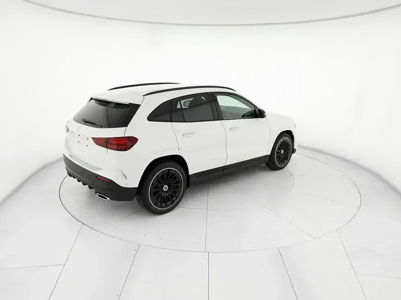 Nuova Mercedes GLA180 136 CV (100 kW) 2026 Bianco SUV