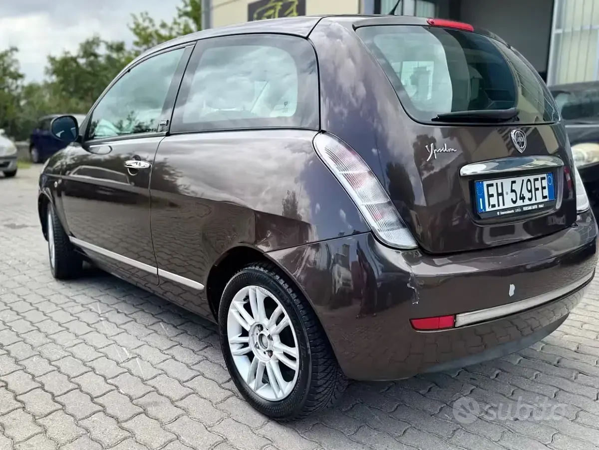 Usata Lancia Ypsilon Platinum 69 CV (50 kW) 2011 Marrone Utilitaria